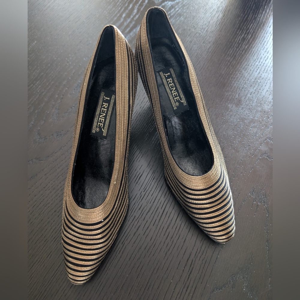 J Renee excellent condition vintage gold and black shoes